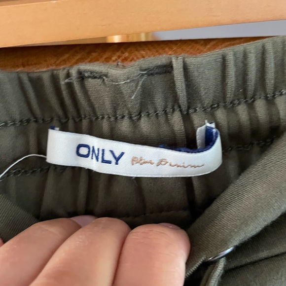 Jogger style pants - Picture 7 of 7